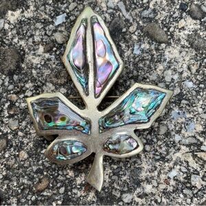 Vintage leaf pin